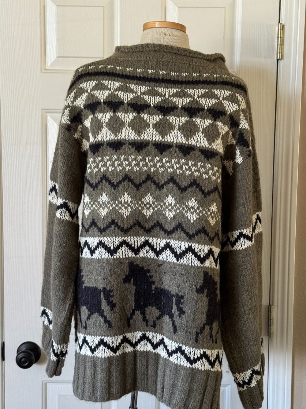 Altar'd State Horse Fair Isle Oversized Sweater Olive Green NEW! - Picture 3 of 5